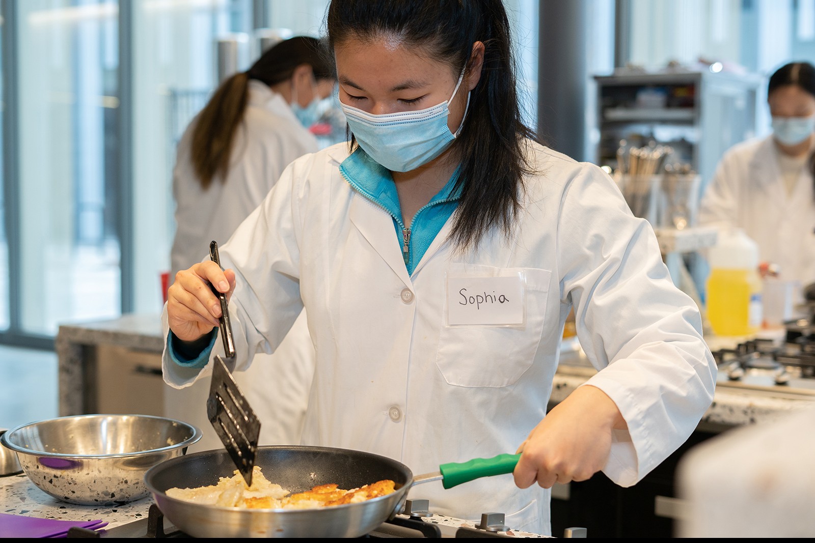 student cooks in the Discovery kitchen