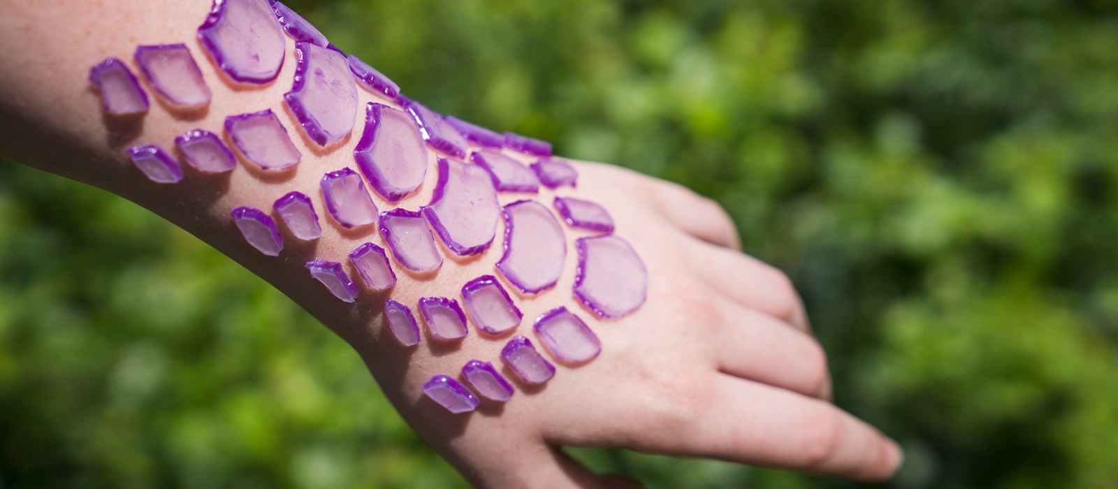 3-D tattoo glows purple in sunlight 